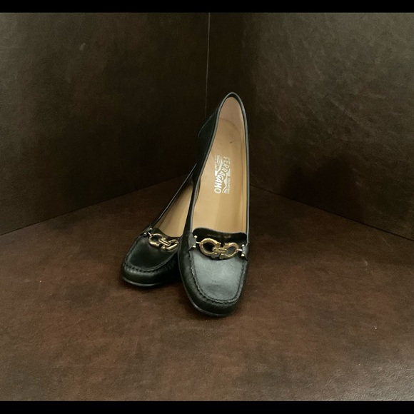 SALVATORE FERRAGAMO HEELS - Picture 2 of 3